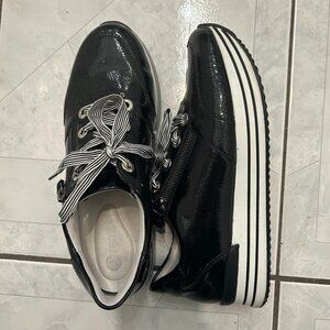 Used Remonte Sneakers US9